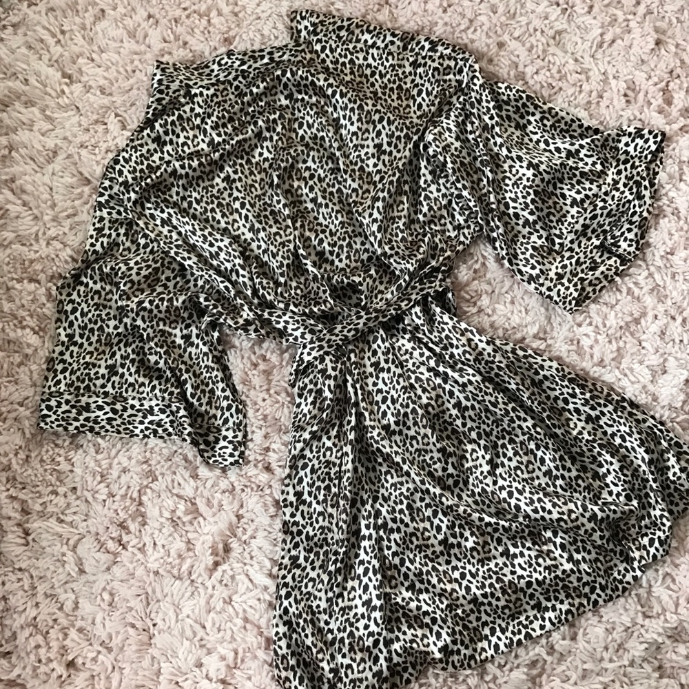 VS Robe! - Picture 2 of 3